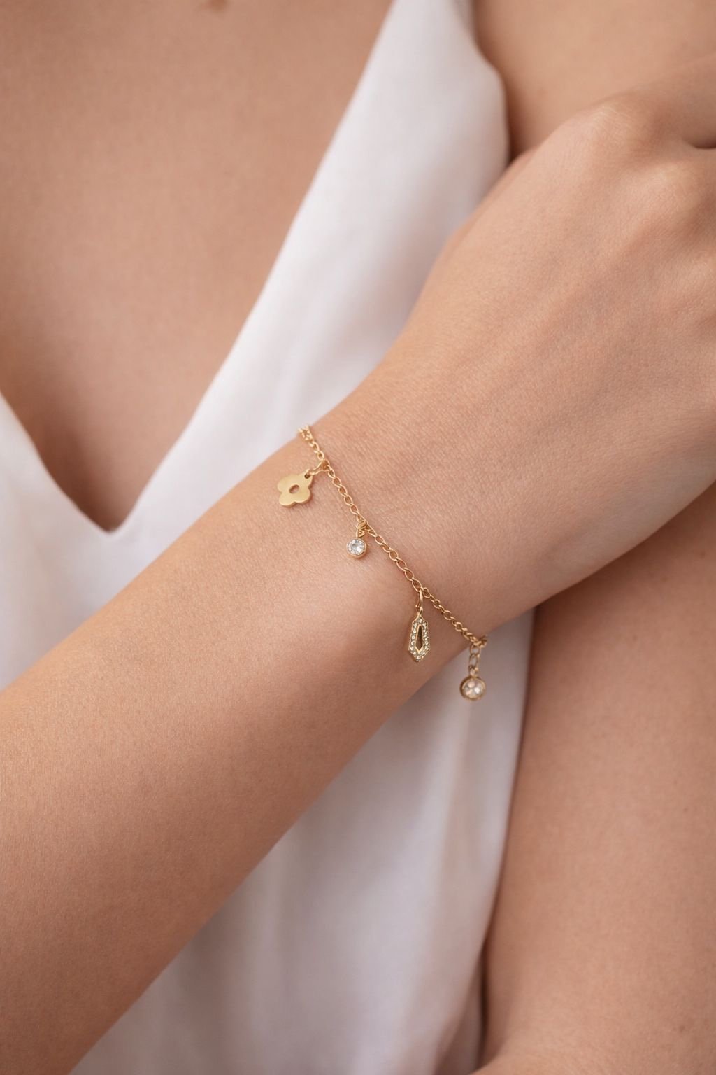 Bracelet à breloques d’or 18k, 18cm, ajustable, 2.88g image 1