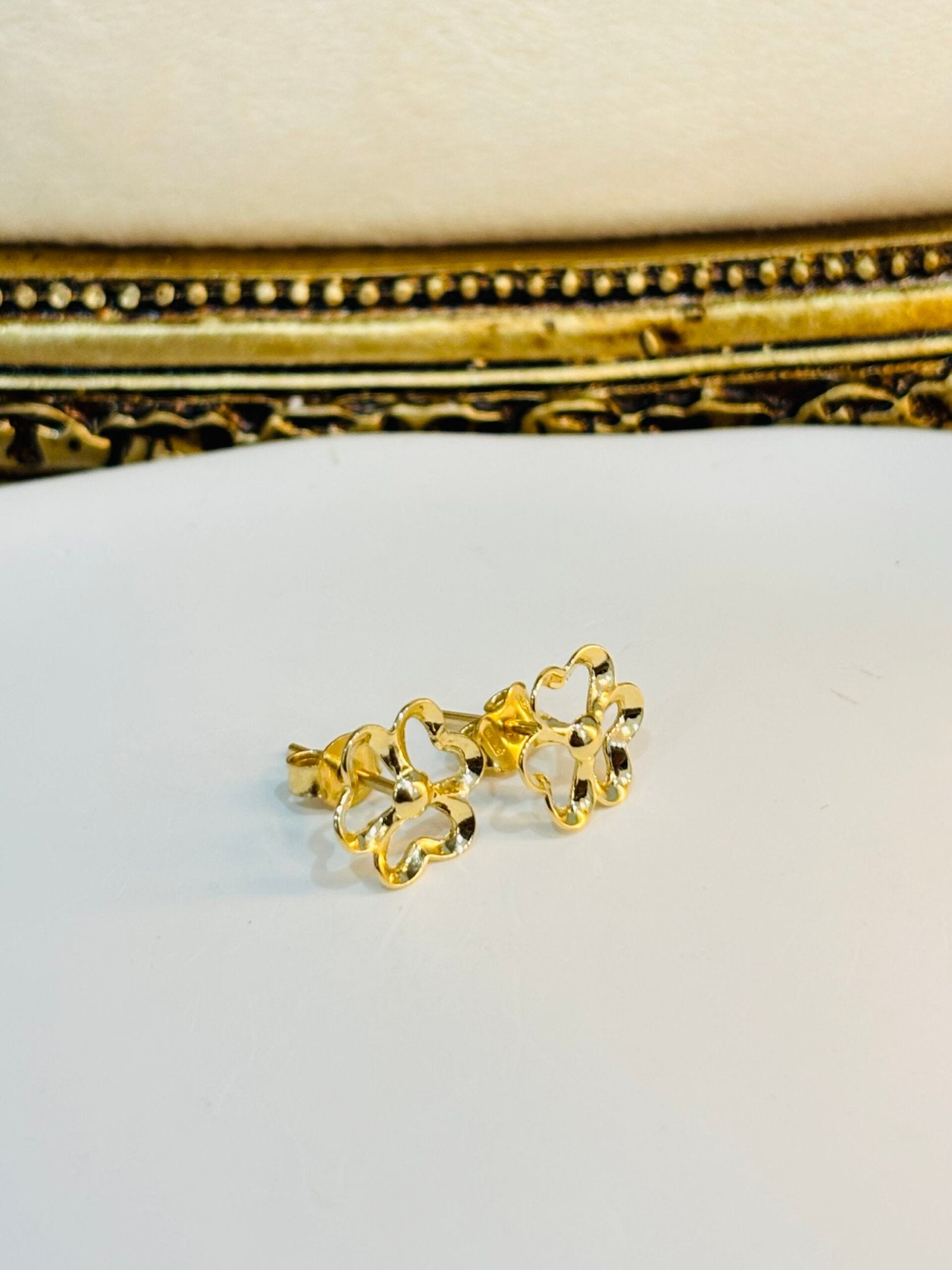 Boucles d’oreilles fleurs d’or 18k, 1.33g image 1