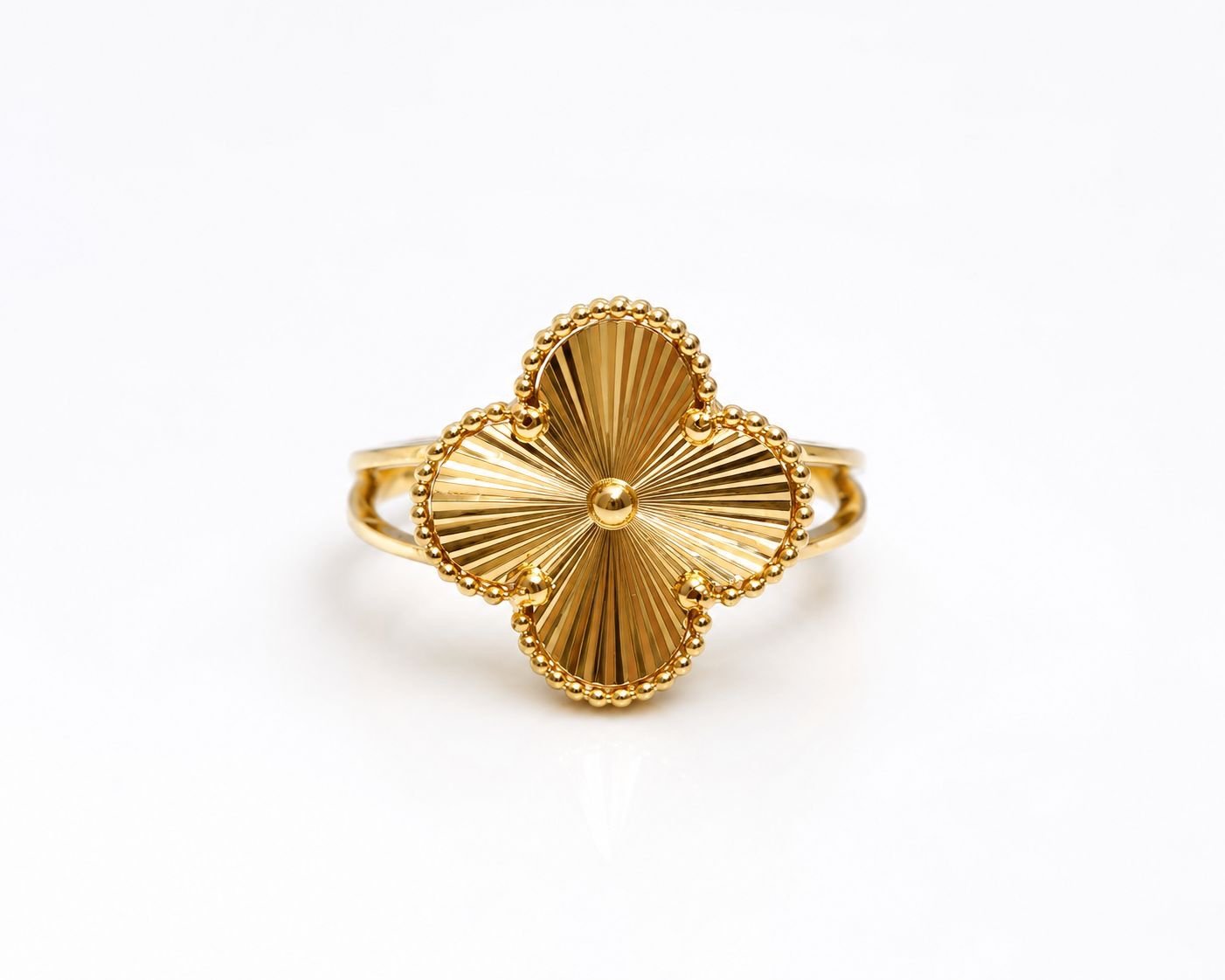 Bague trèfle d’or 18k, taille 5.5, 2.05g image 0