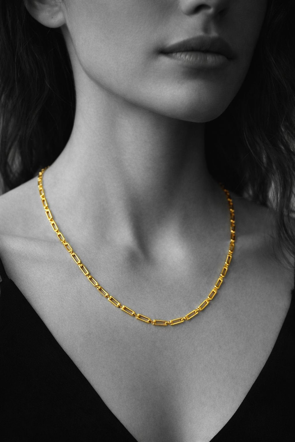 Chaîne d’or 18k, style hardware, 45cm, 6.02g image 1