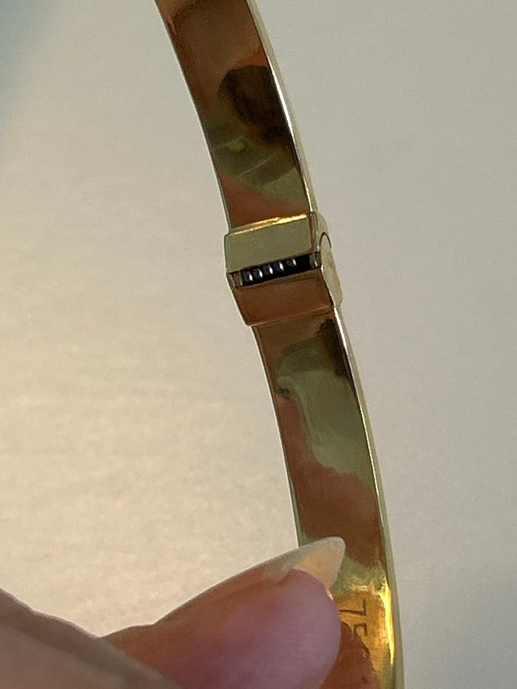 Bracelet rigide d’or 18k, style love, taille 16 (petit poignet), 6.97g (fermoir avec ressort) image 1